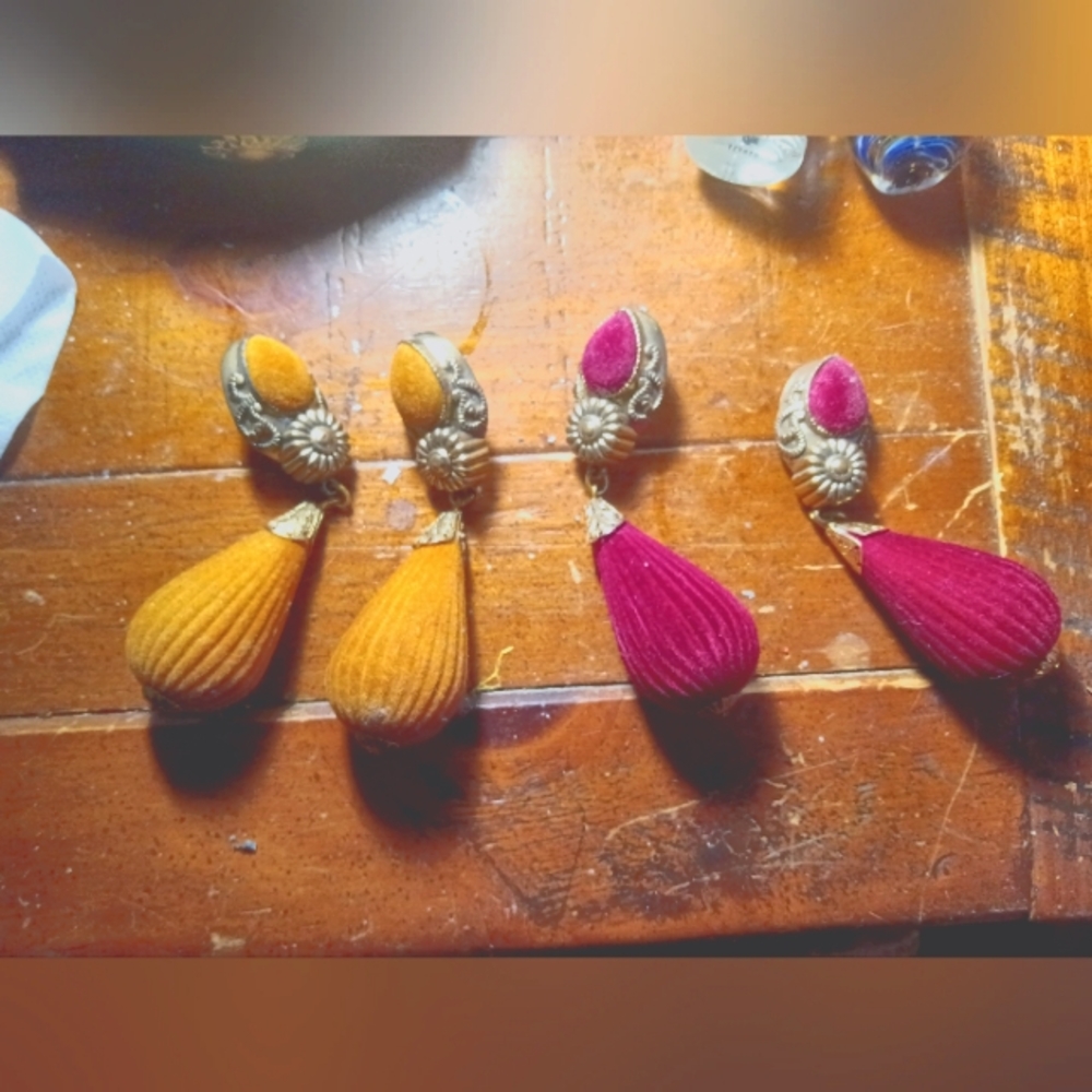 2 pairs vintage Victorian costume jewelry earrings